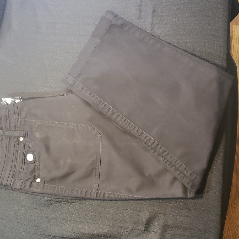 One5One womens Capri Black pants size 6